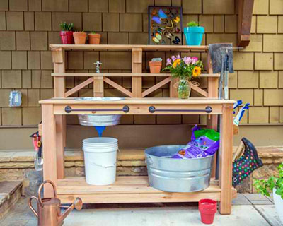 Make A Gardener's Potting Bench