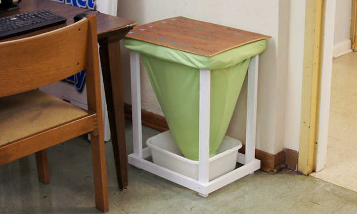 Indoor compost bins