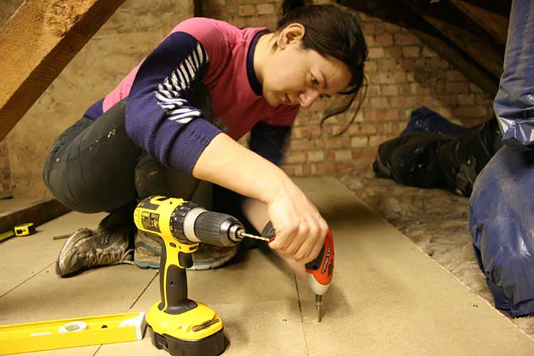 Using an electric screwdriver