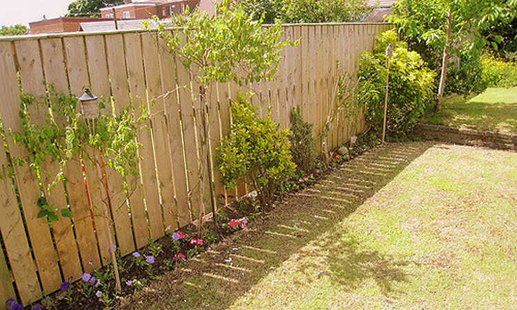 Sound blocking fencing