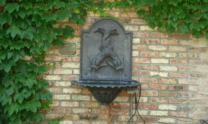 Wall fountain